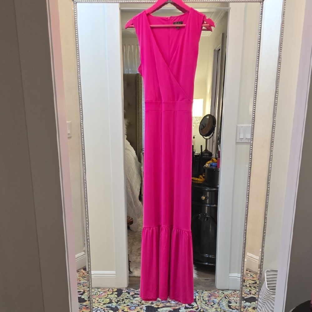 Thalia Sodi Pink Sleeveless V-Neck Maxi Gown